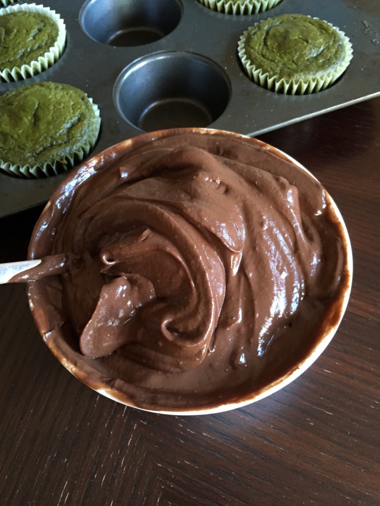 Pipeable avocado chocolate frosting